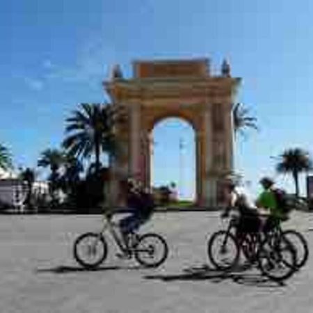 Appartamento In Centro Storico Finale Ligure Luaran gambar