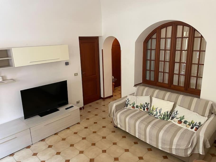 Appartamento In Centro Storico Finale Ligure Luaran gambar