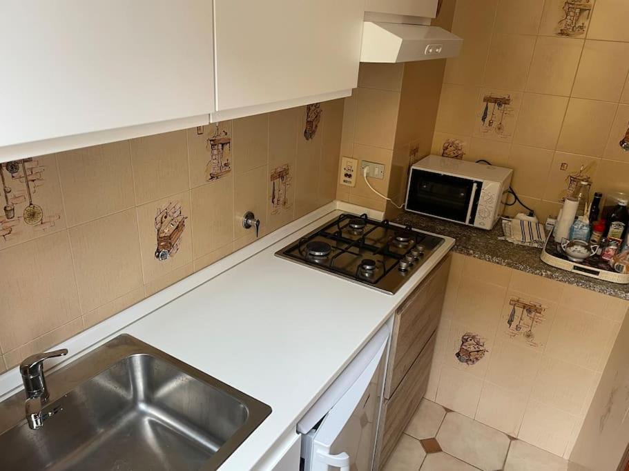 Appartamento In Centro Storico Finale Ligure Luaran gambar