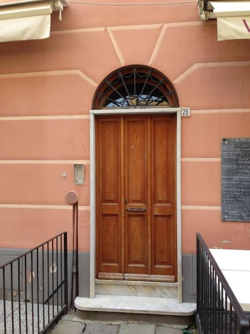 Appartamento In Centro Storico Finale Ligure Luaran gambar